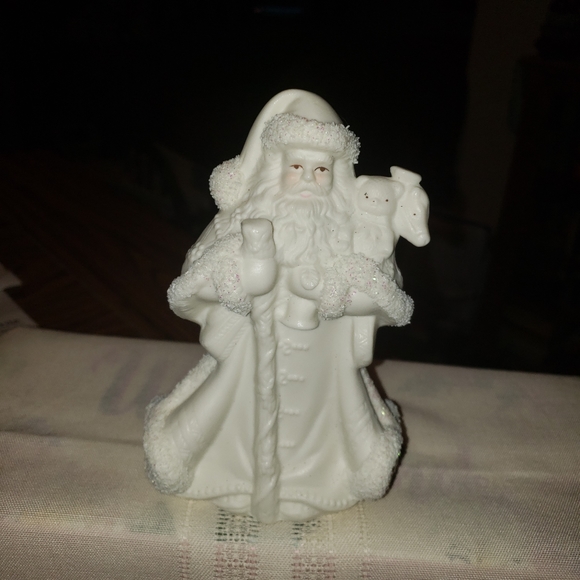 Beautiful soft Porcelain Winter Scene Santa - Picture 1 of 6